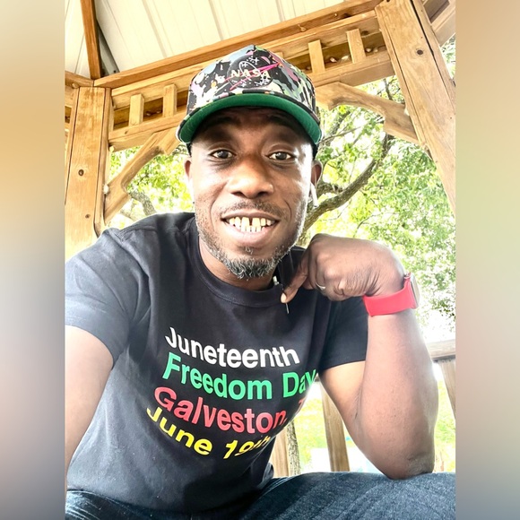 Meet your Posher, Brian. New to the world of Poshmark but so far so good! 👍🏾 - Picture 4 of 11